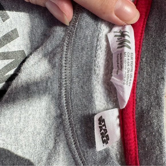 Star Wars Sequin Flip Graphic Sweatshirt with Bootcut Old Navy Jeans size 6 - Picture 8 of 13